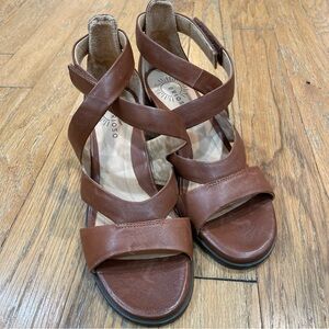 Brioso Verandah Leather Block Heel Sandals Size 7.5 NEW ($130)